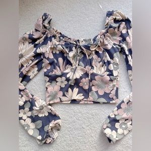 LUSH woman’s long sleeve top